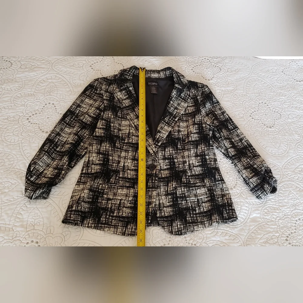 SOHO Apparel Ltd. B&W Blazer - Picture 8 of 10